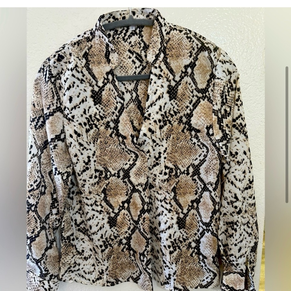 Snakeskin Collared Blouse pullover small